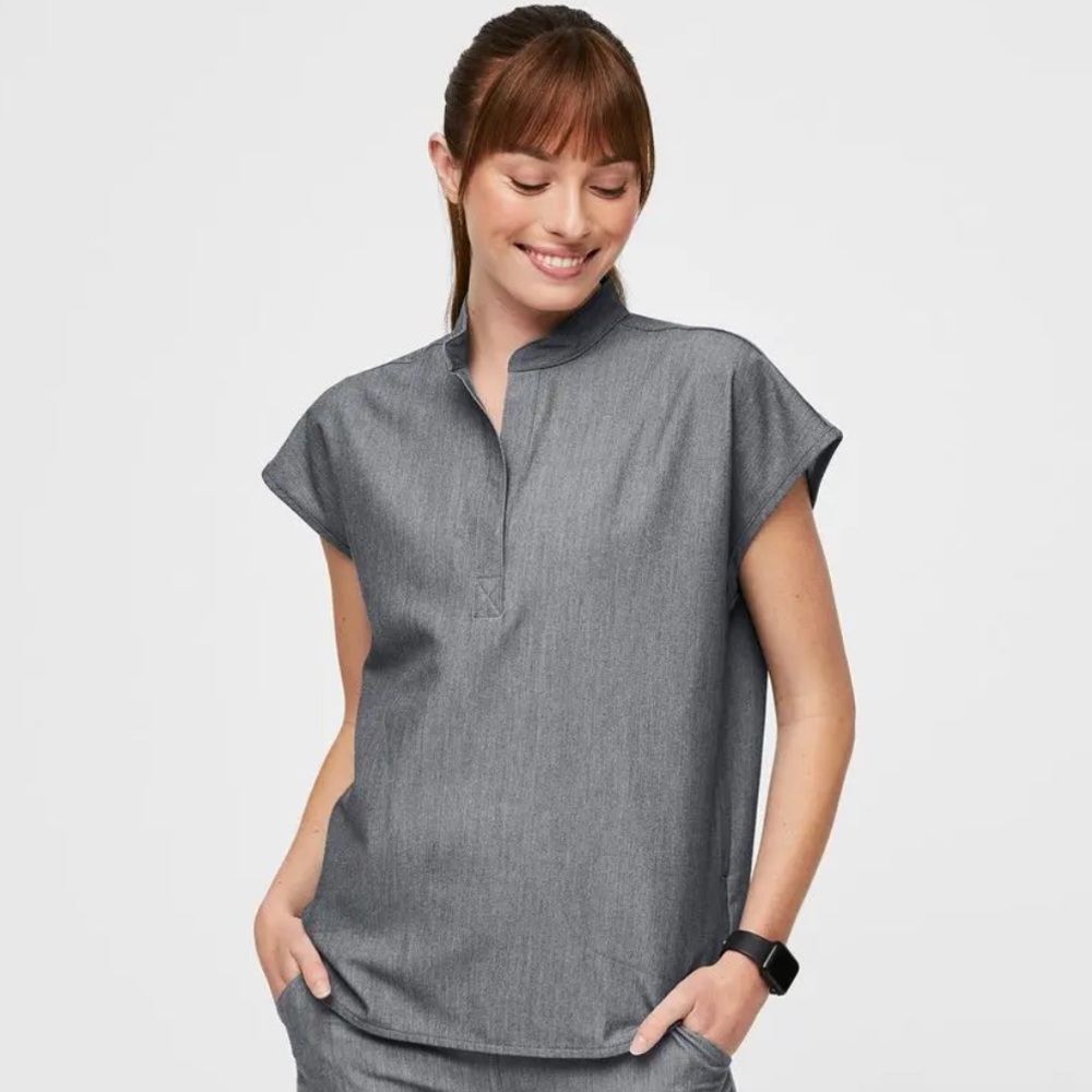 FIGS Graphite Scrub Set